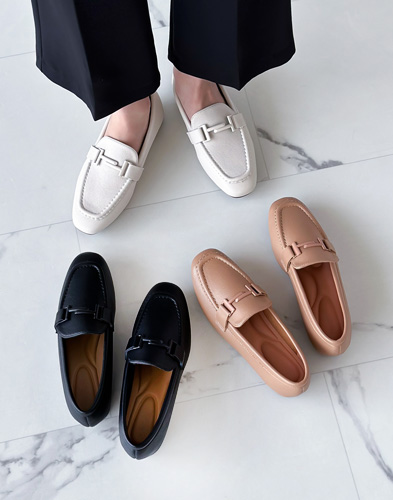 사계절 내내 편안하게 신을 수 있는 베이직 스타일 슈즈 1A8ZG0