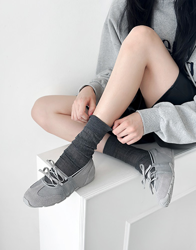 트렌드를 선도하는 독특한 디자인의 한정판 컬렉션 스니커즈 1A8ZG6